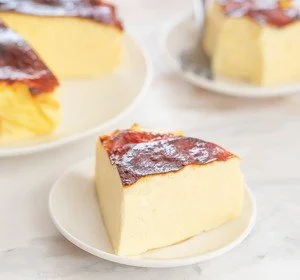 Delicious 3-ingredient yogurt cake made without flour, butter, or oil